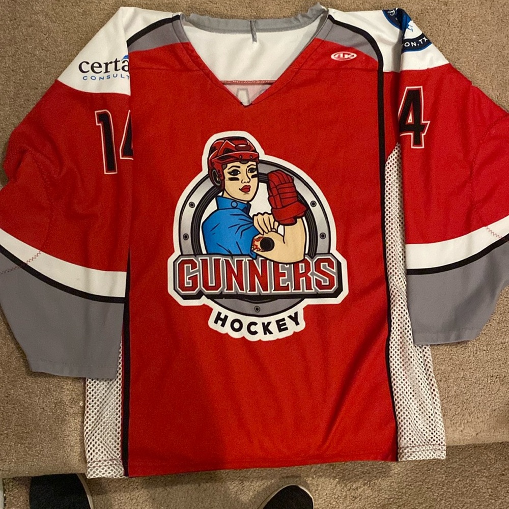 Red hockey jersey men’s medium